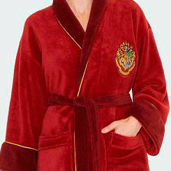 Albornoz de Hogwarts Express 9¾ basado en la popular saga de Harry Potter, este fenomenal albornoz con capucha está realizado en 100% Polyester de alta calidad y talla única. Producto oficial de Harry Potter Hogwarts Express 9¾.